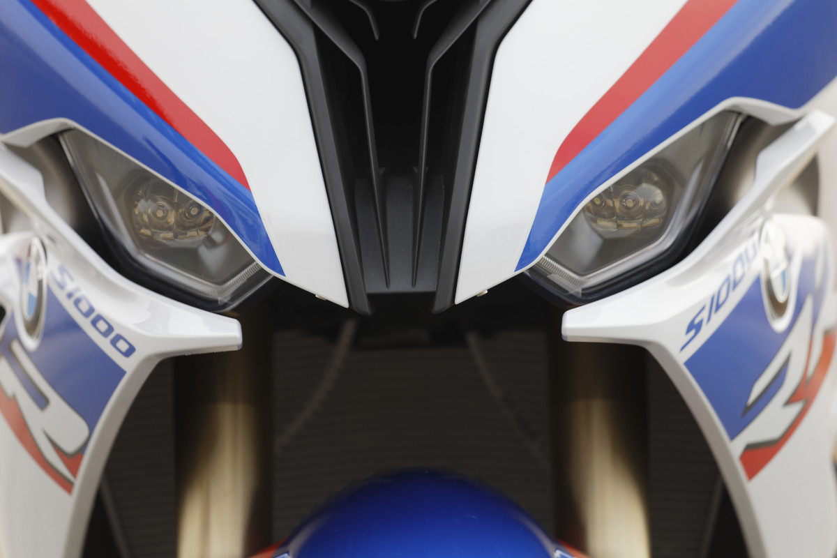 Đôi mắt mới của BMW S1000RR