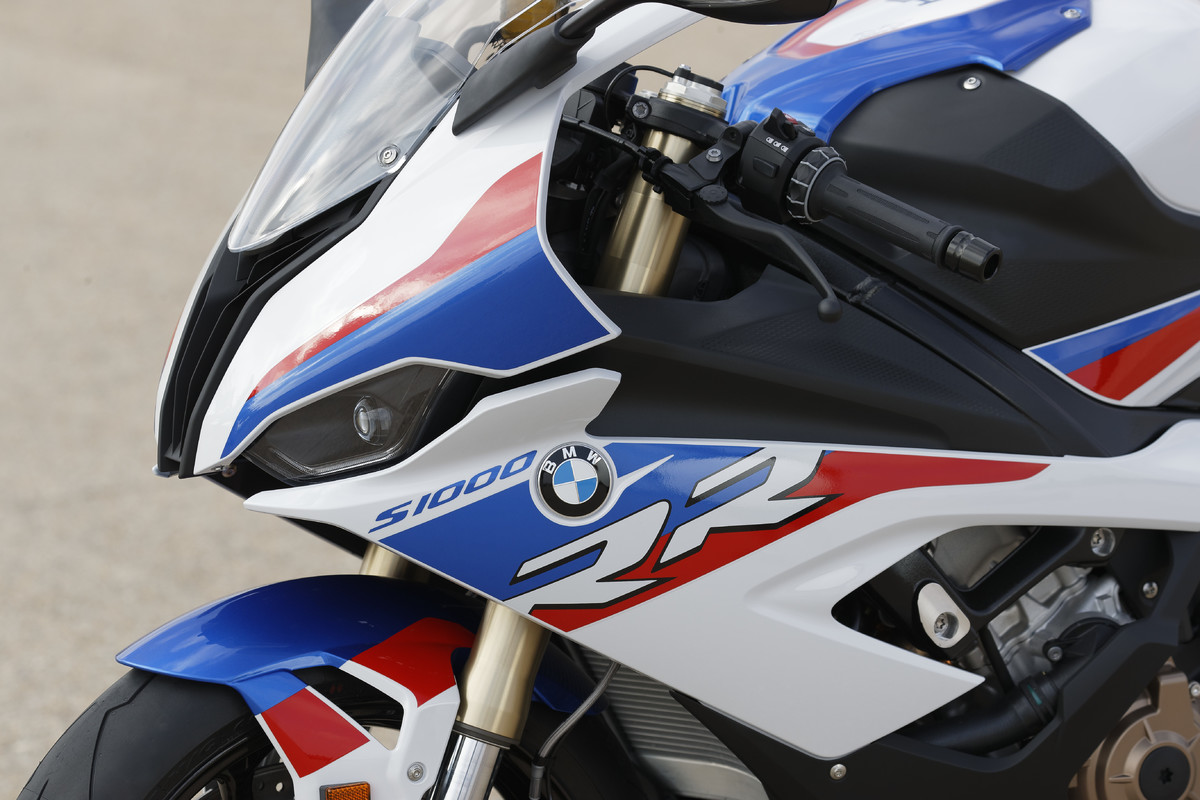 BMW S1000RR 2019 có cả hệ thống khởi hành ngang dốc