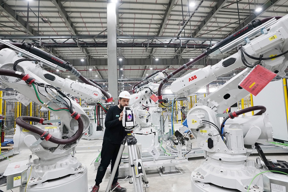 Robot trong nhà máy ô tô VinFast