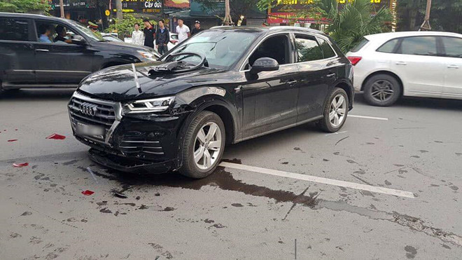 Chiếc Audi Q5 lùi xe gây tai nạn