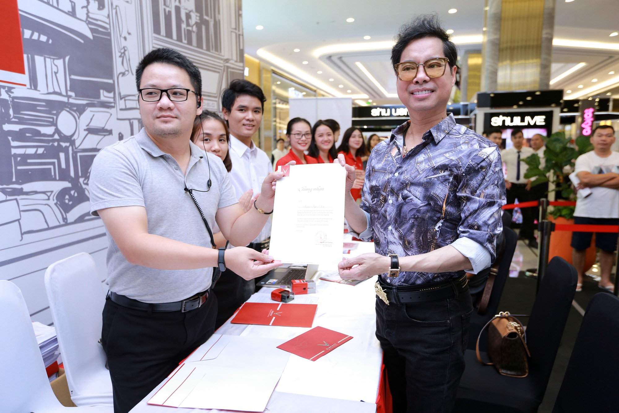 VinFast, sao Việt mua xe VinFast, mua xe VinFast,