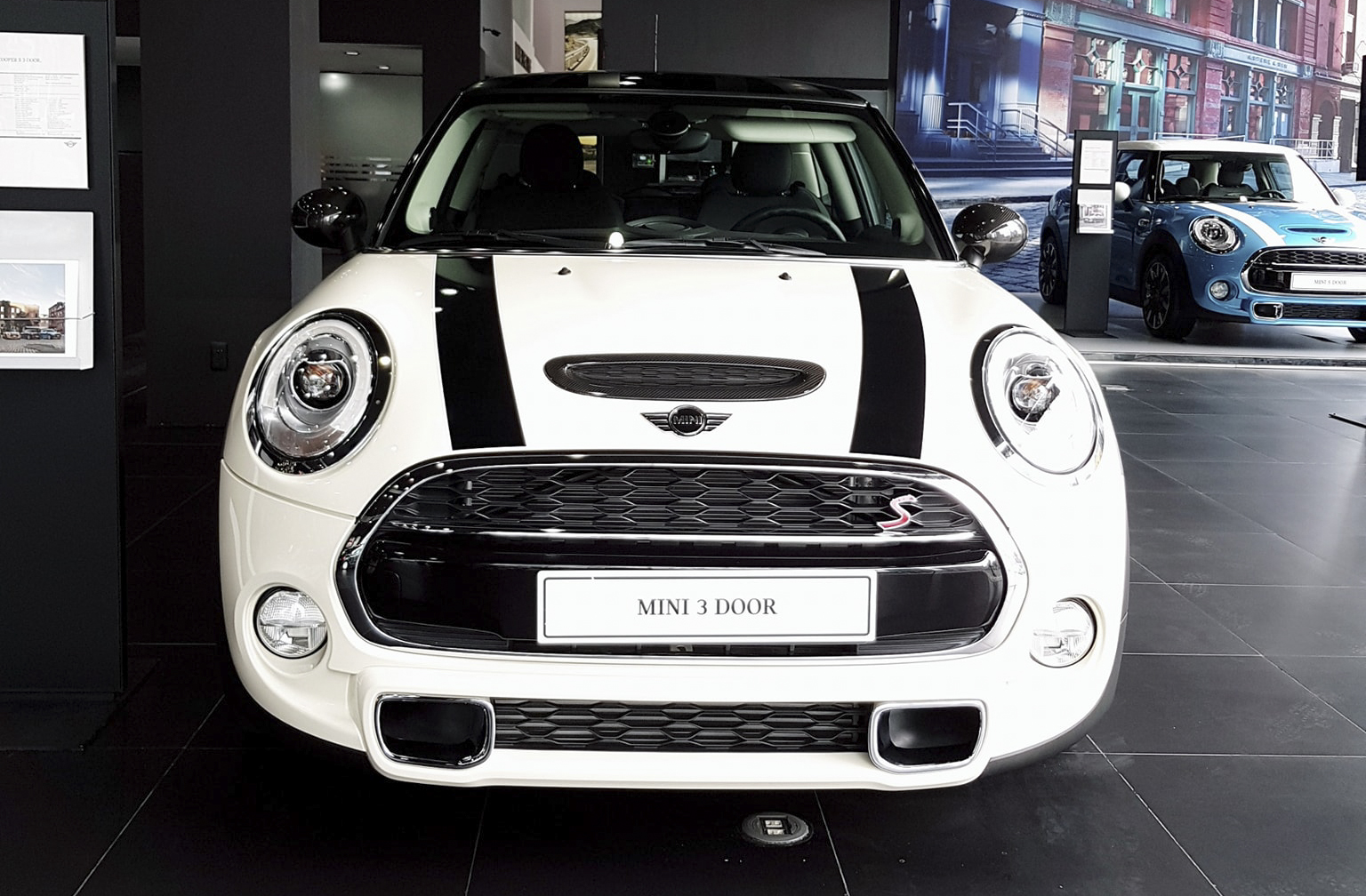 MINI, Lô MINI đầu tiên về Việt Nam, Lô MINI đầu tiên về đại lý,