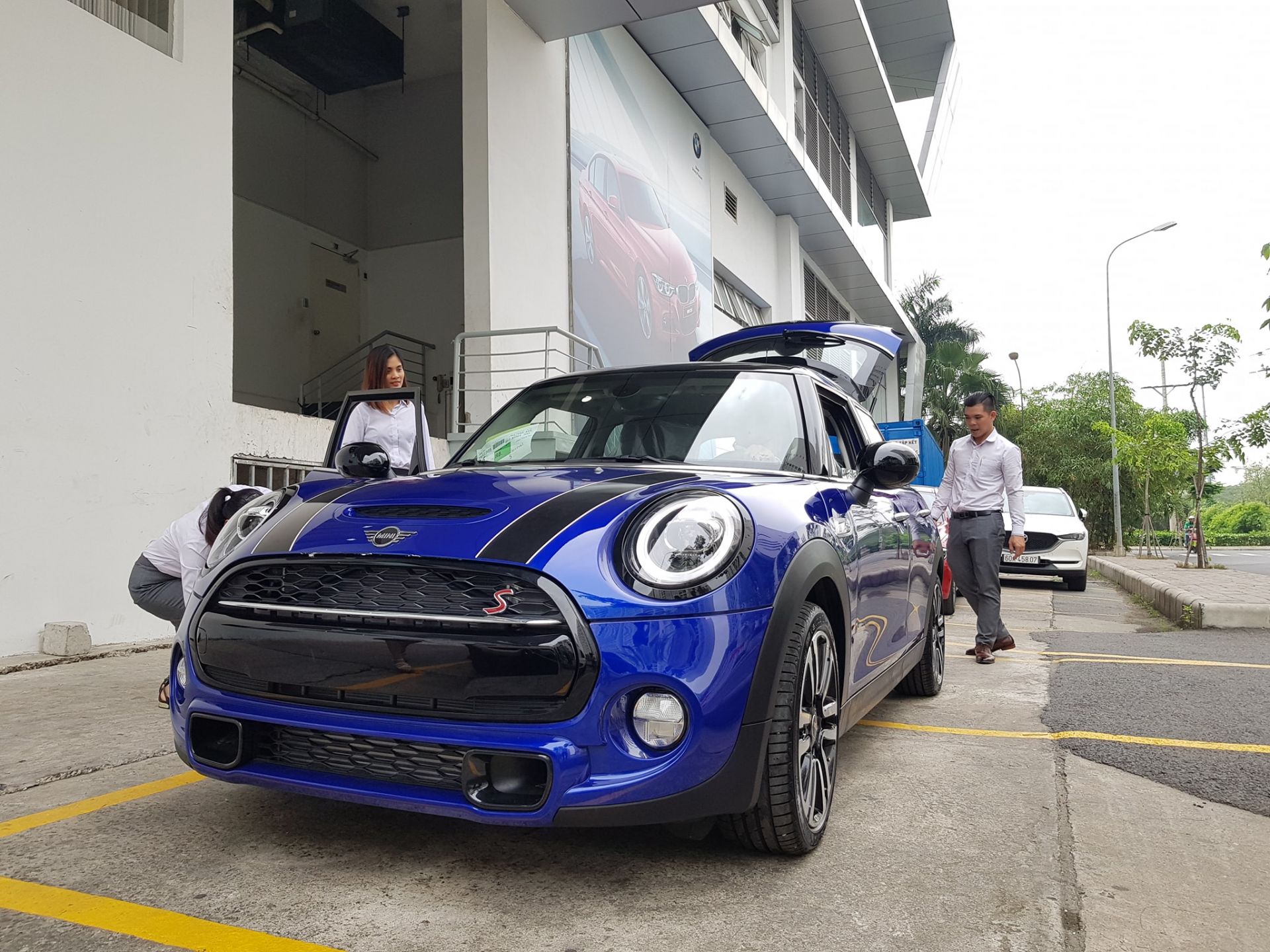 MINI, Lô MINI đầu tiên về Việt Nam, Lô MINI đầu tiên về đại lý,