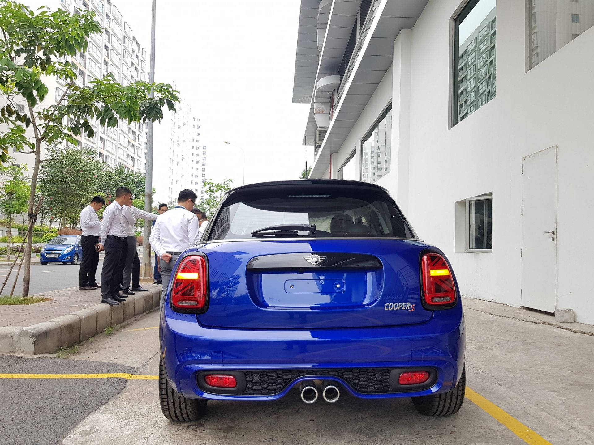 MINI, Lô MINI đầu tiên về Việt Nam, Lô MINI đầu tiên về đại lý,