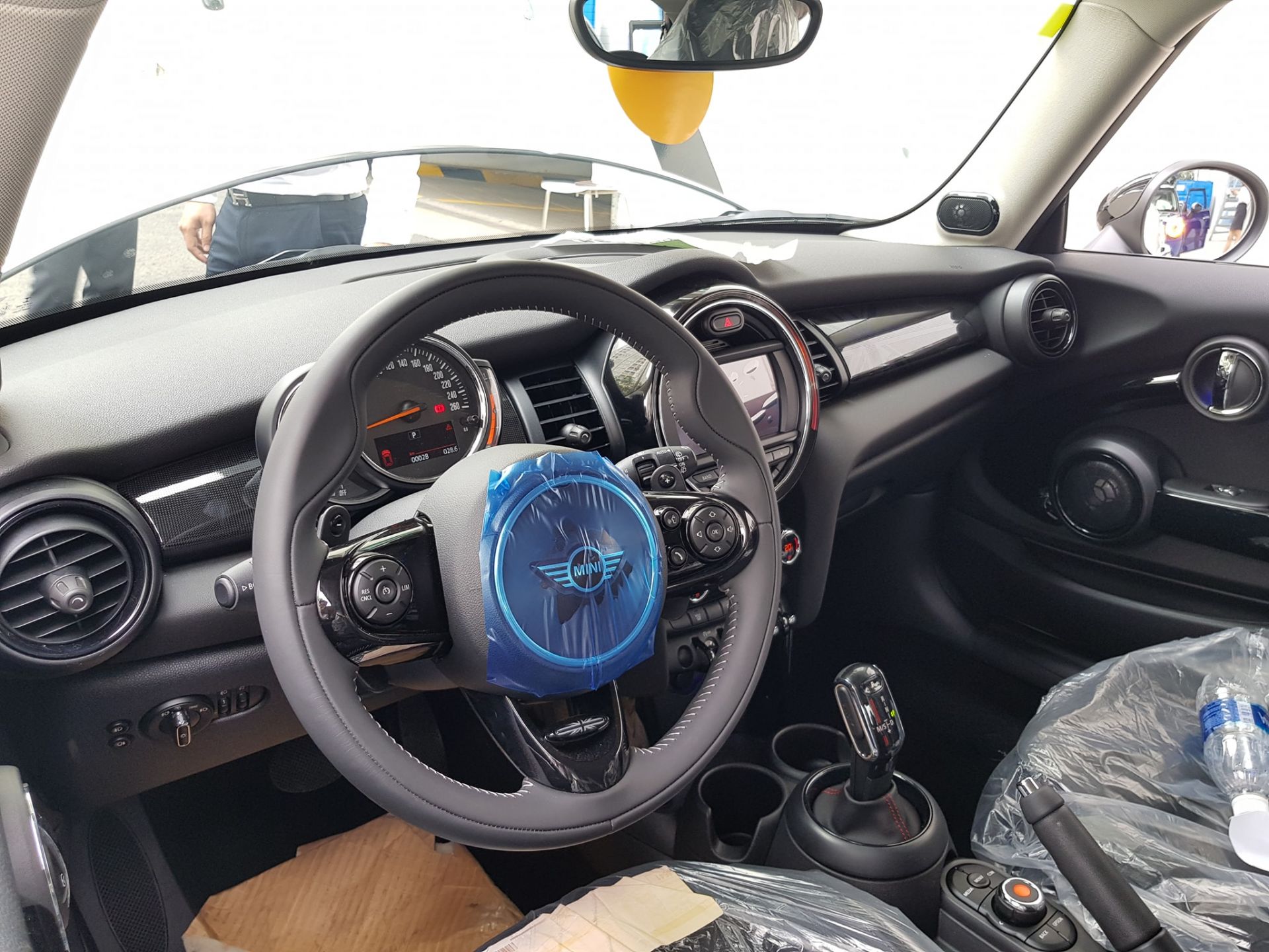 MINI, Lô MINI đầu tiên về Việt Nam, Lô MINI đầu tiên về đại lý,