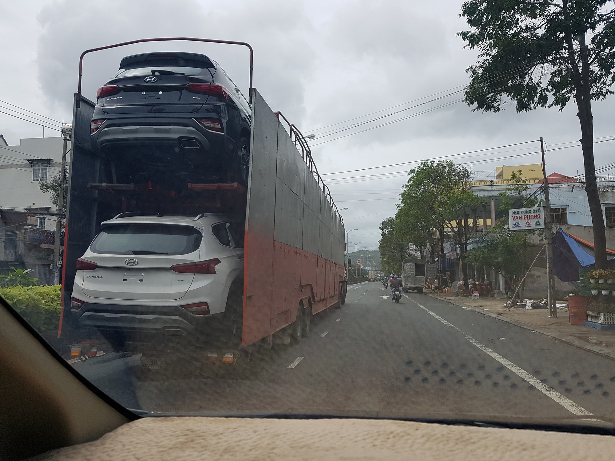 Hyundai Santa Fe 2019, Hyundai Santa Fe 2019 về đại lý, Hyundai Santa Fe 2019 sắp ra mắt,