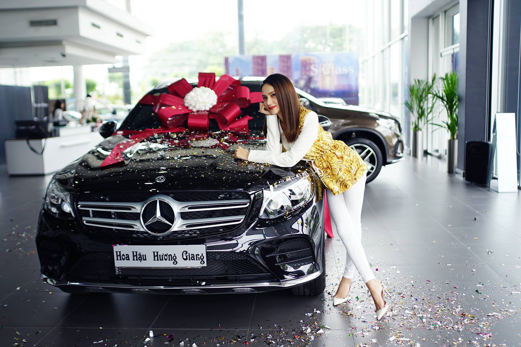 Ca sĩ Việt mua Mercedes-Benz, Sao Việt mua Mercedes-Benz, Mercedes-Benz,