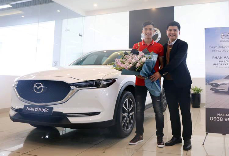 Phan Văn Đức tậu xế hộp, Phan Văn Đức mua ô tô, Phan Văn Đức mua xe tặng mẹ,