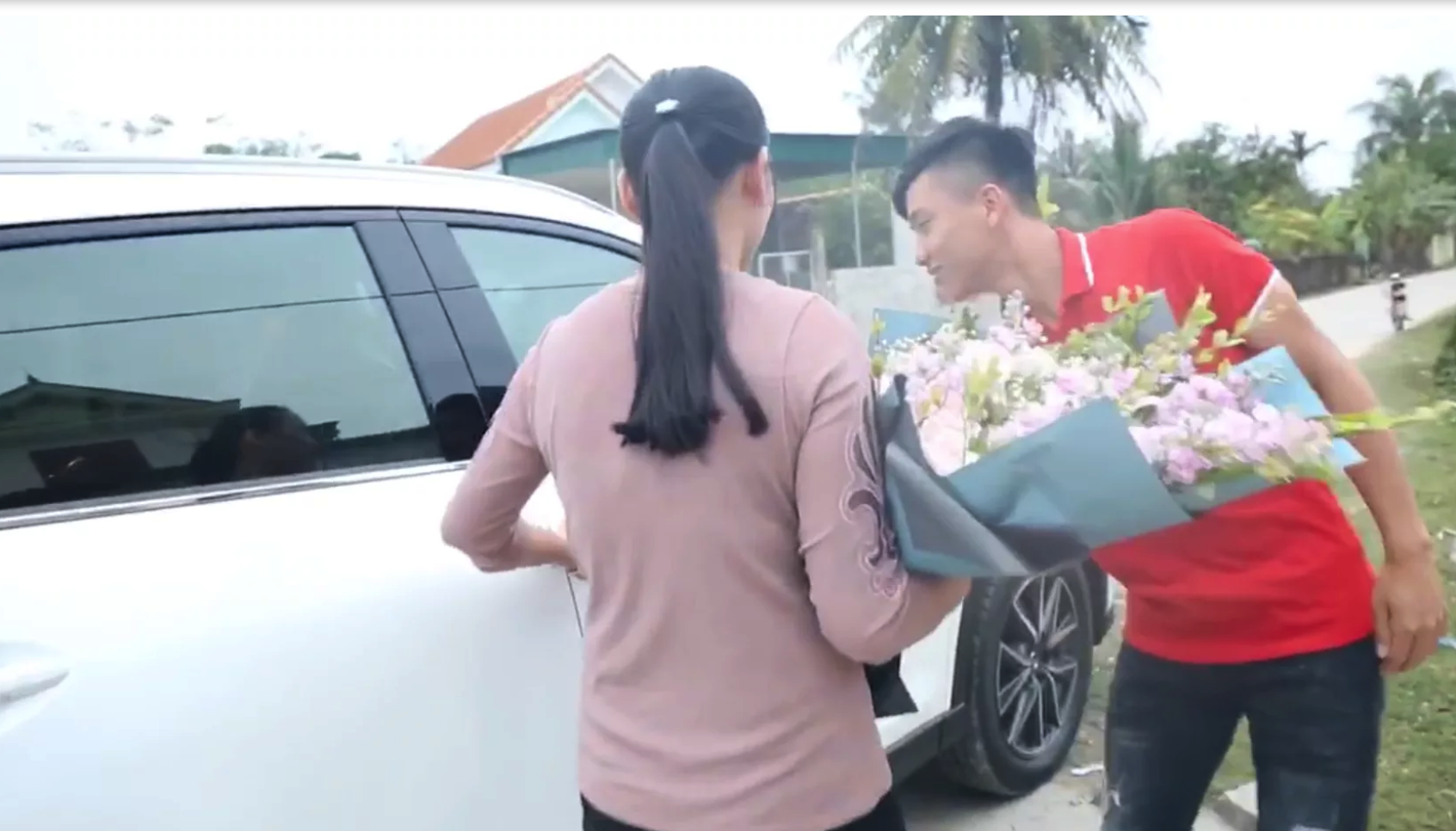 Phan Văn Đức tậu xế hộp, Phan Văn Đức mua ô tô, Phan Văn Đức mua xe tặng mẹ,