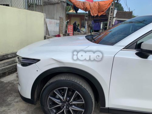 Phan Văn Đức đâm móp đầu xe, Phan Văn Đức đâm xe vào cổng, Xế hộp của Phan Văn Đức,
