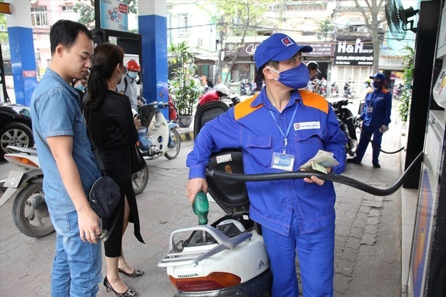 giá xăng, giá xăng ngày 3/2, giá xăng tăng mạnh, giá xăng hôm nay,