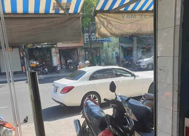 Mercedes chạy Grab, xe sang chạy Grab, Mercedes tiền tỷ chạy Grab,