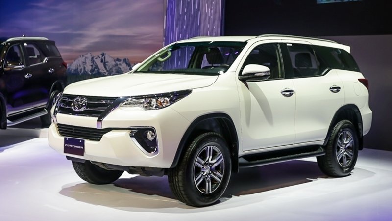 Toyota Fortuner giảm giá, giá Toyota Fortuner, Toyota Fortuner ngừng bán bia kèm lạc,