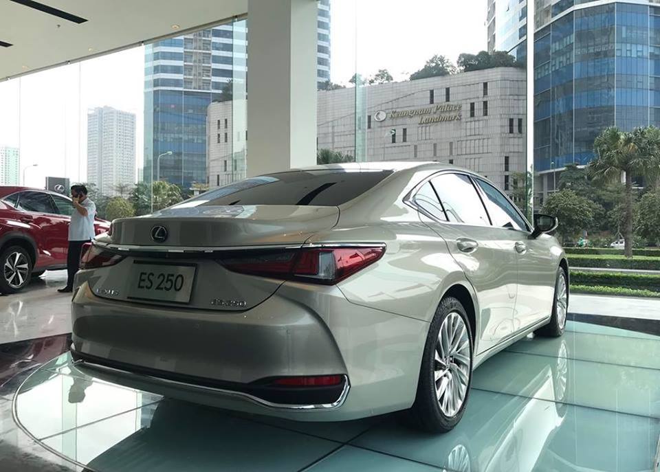 Lexus ES 250 2019, Chi tiết Lexus ES 250 2019 tại đại lý, Chi tiết Lexus ES 250 2019,