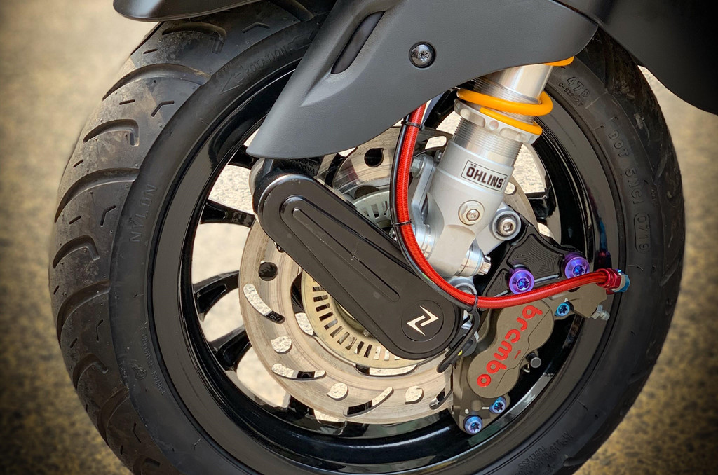 Vespa Sprint Notte độ, Vespa Sprint độ 200 triệu đồng, Vespa Sprint Notte độ tại Sài Gòn,