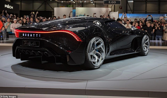 Cristiano Ronaldo mua siêu xe, Bugatti La Voiture Noire, siêu xe đắt nhất thế giới,