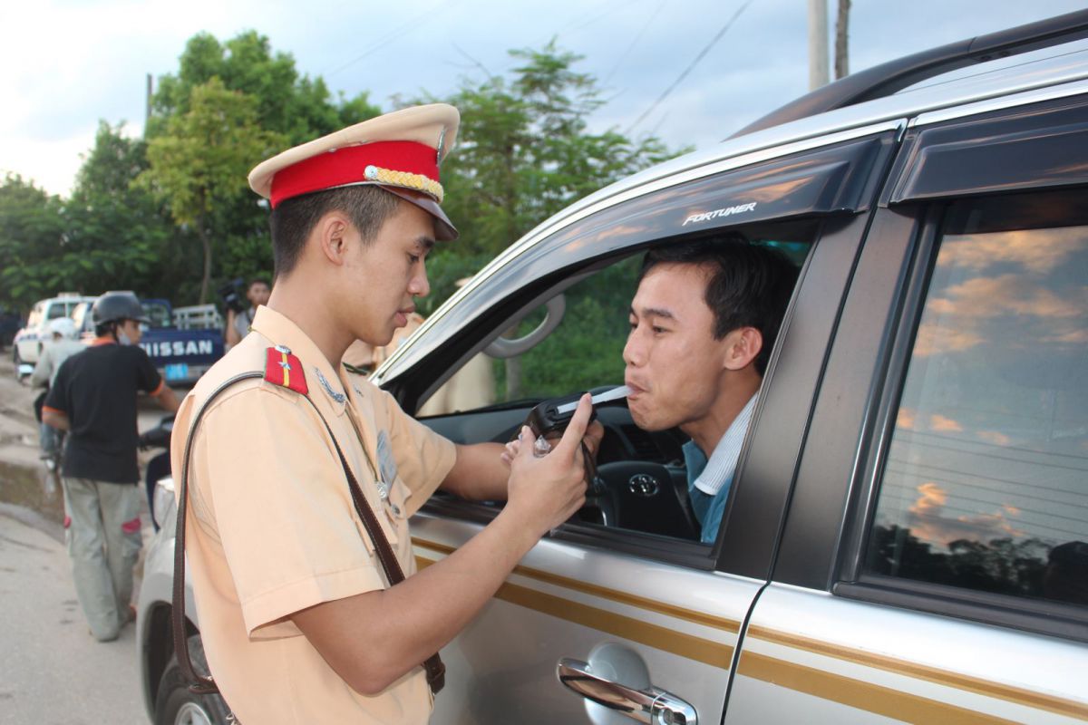 Lái xe uống rượu bia, mức phạt với lái xe uống rượu bia, lái xe vượt quá nồng độ cồn,