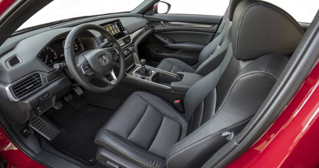 Honda Accord 2019, Honda Accord 2019 đối đầu Camry 2019, Honda Accord 2019 giá dưới 1 tỷ đồng, 