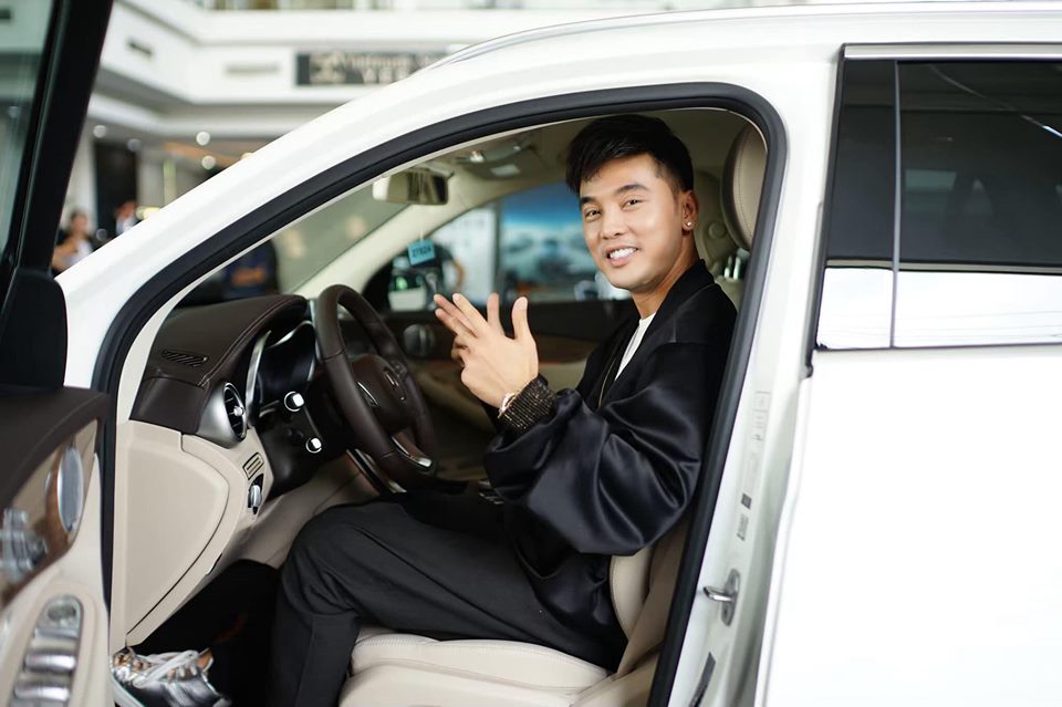 Ưng Hoàng Phúc mua Mercedes, Ưng Hoàng Phúc mua Mercedes tặng vợ, Ưng Hoàng Phúc mua xe tặng vợ,