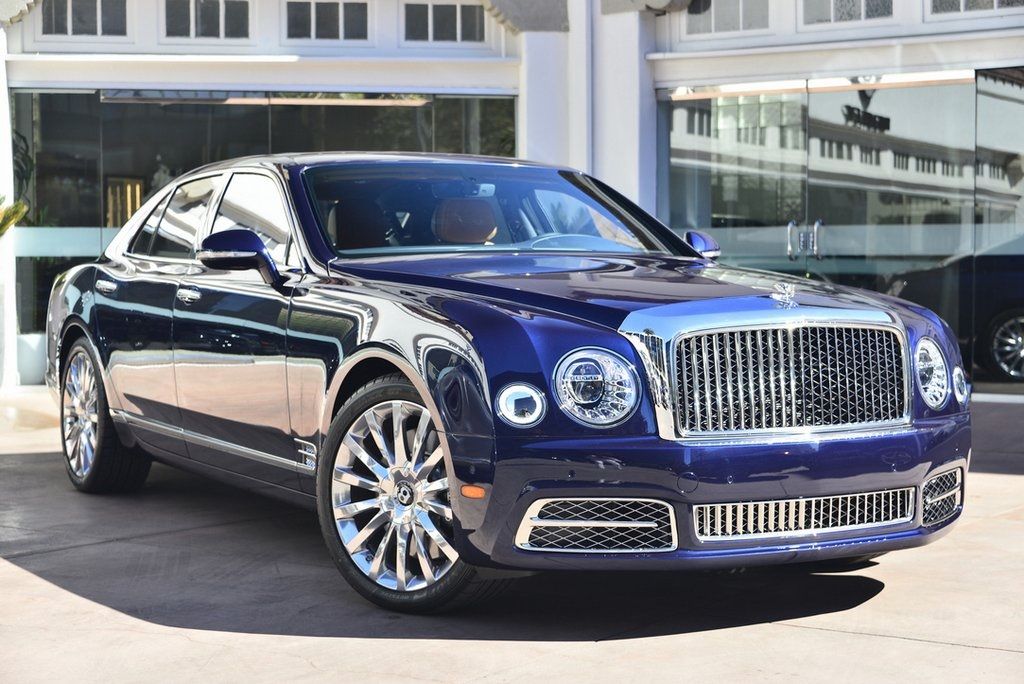 bang gia xe o to bentley tai dai ly