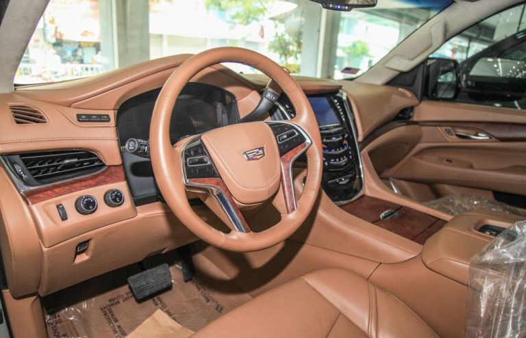 bang gia xe o to cadillac moi nhat tai dai ly