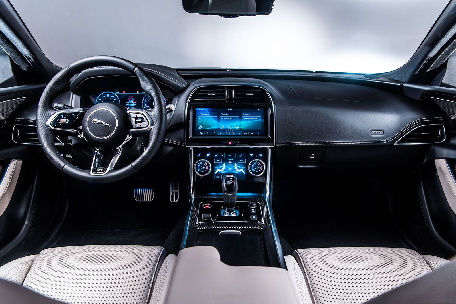 giá xe Jaguar,bảng giá xe Jaguar,giá xe Jaguar XE,giá xe Jaguar XF,giá xe Jaguar XJL,giá xe Jaguar F-Type,giá xe Jaguar E-PACE,giá xe Jaguar F-PACE,giá xe Jaguar i-Pace,giá xe Jaguar tại Việt Nam,bảng giá xe Jaguar tại Việt Nam,xe Jaguar giá bao nhiêu