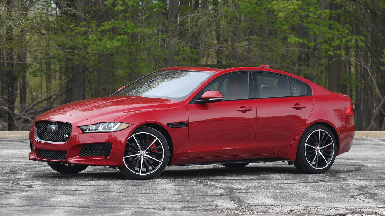 giá xe Jaguar,bảng giá xe Jaguar,giá xe Jaguar XE,giá xe Jaguar XF,giá xe Jaguar XJL,giá xe Jaguar F-Type,giá xe Jaguar E-PACE,giá xe Jaguar F-PACE,giá xe Jaguar i-Pace,giá xe Jaguar tại Việt Nam,bảng giá xe Jaguar tại Việt Nam,xe Jaguar giá bao nhiêu