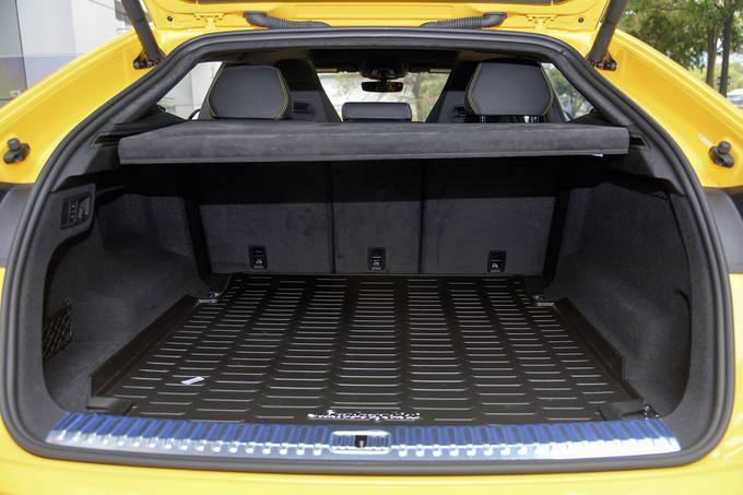 Chi tiết Lamborghini Urus, Lamborghini Urus, Lamborghini Urus giá bao nhiêu, Lamborghini Urus tại Việt Nam, đánh giá Lamborghini Urus, nội thất Lamborghini Urus, ngoại thất Lamborghini Urus, 