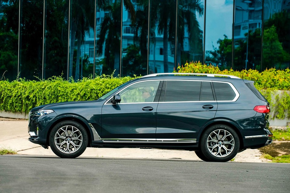 BMW X7, BMW X7 ra mắt, giá BMW X7, chi tiết BMW X7, BMW X7 giá bao nhiêu, giá lăn bánh BMW X7, BMW X7 tại Việt Nam,