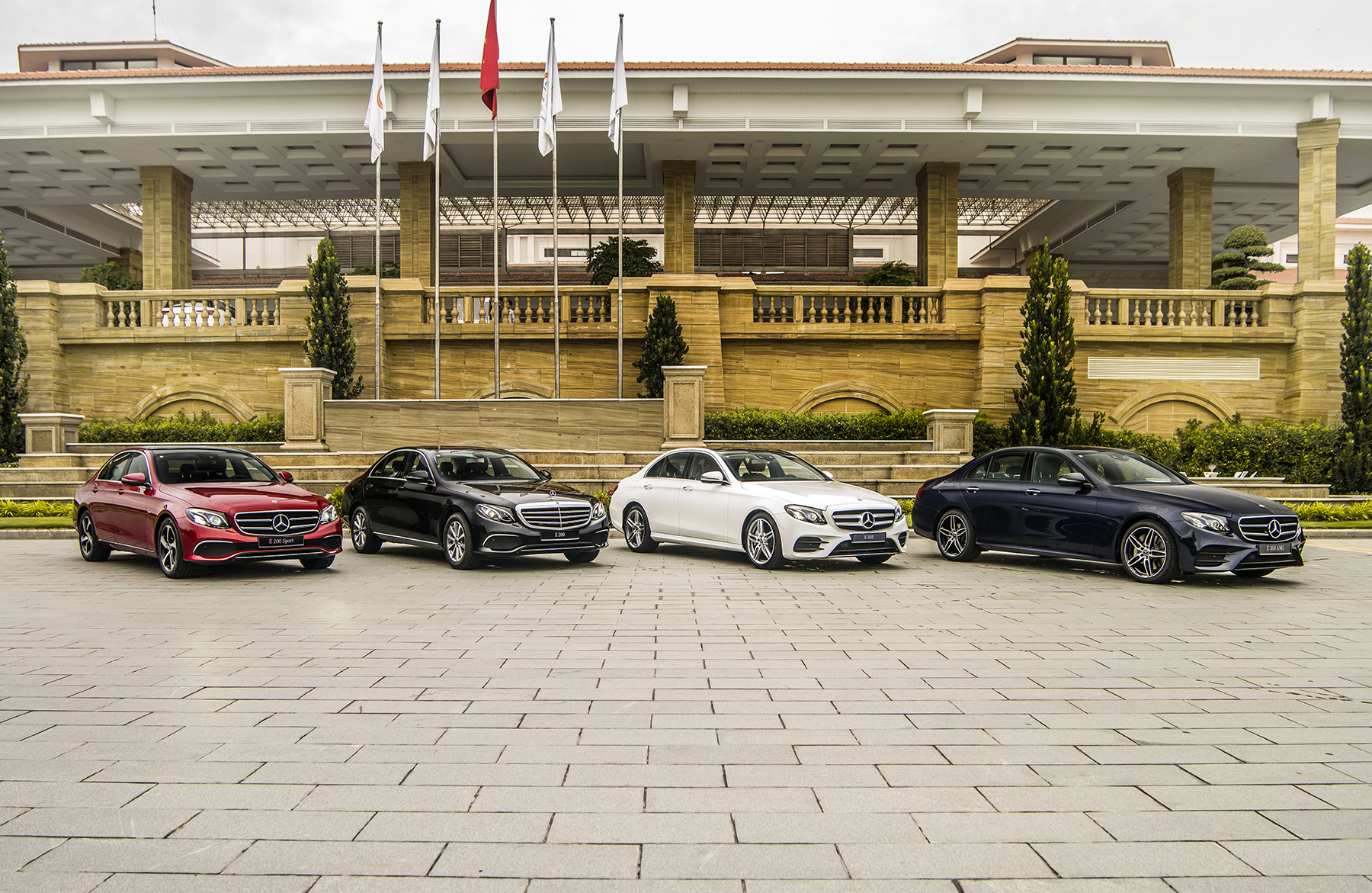 Mercedes-Benz E-Class 2019, E-Class 2019 ra mắt, Mercedes-Benz E200,  Mercedes-Benz E200 Sport, Mercedes-Benz E300 AMG, 