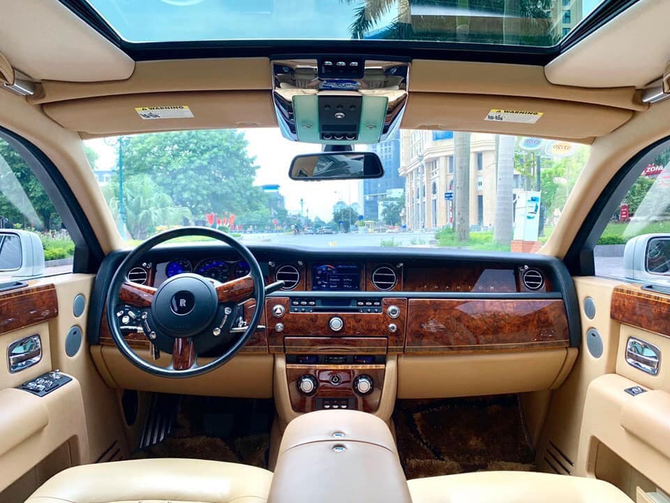 Rolls-Royce Phantom ma vang