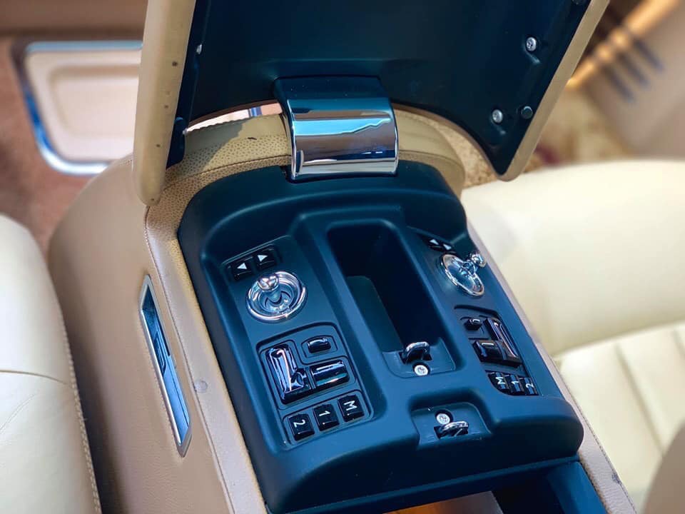 Rolls Royce Phantom ma vang