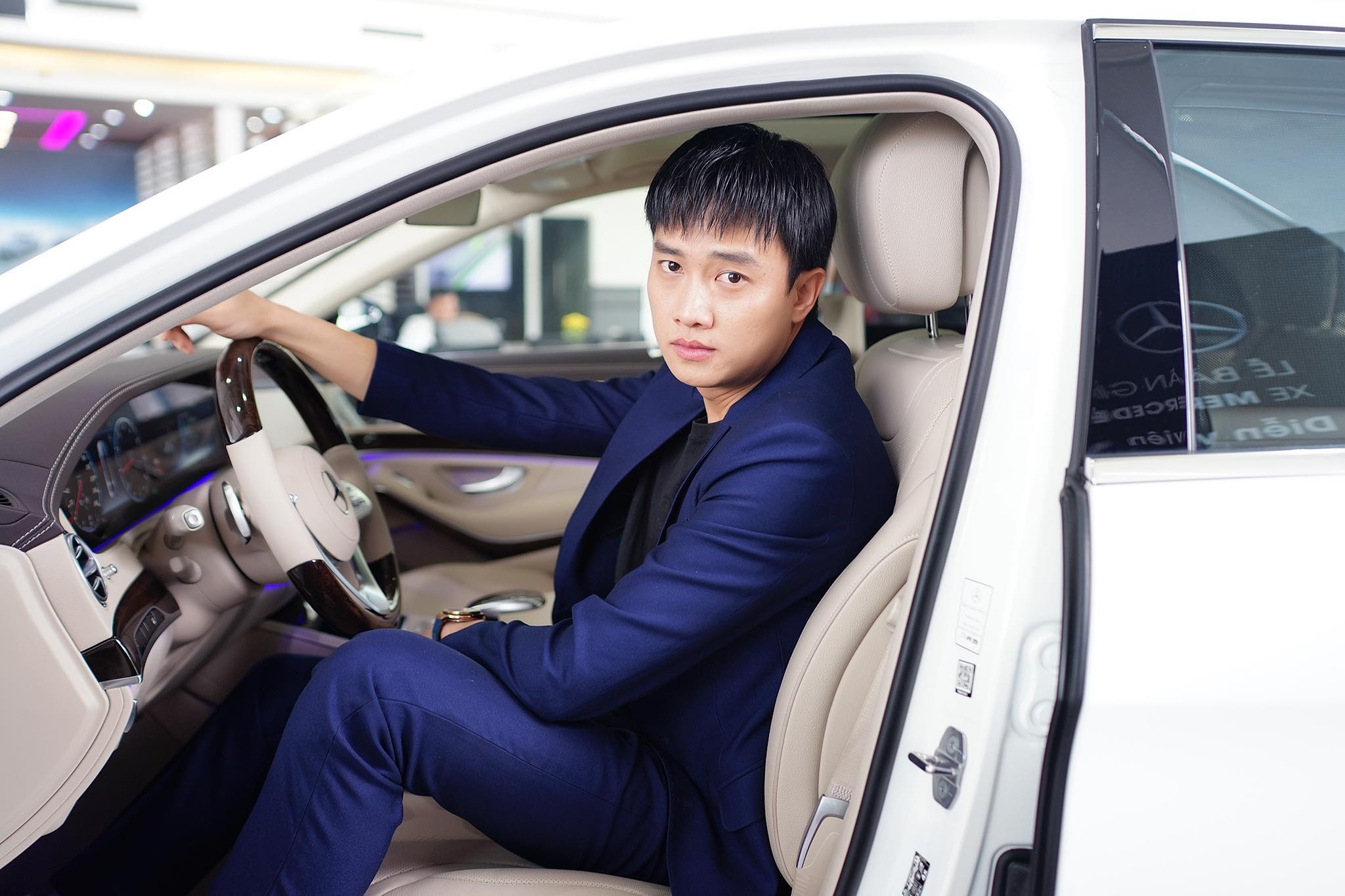 Quoc Truong ve nha di con mua Mercedes-Benz S 450 L Luxury