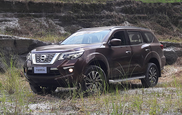gia xe Nissan Terra