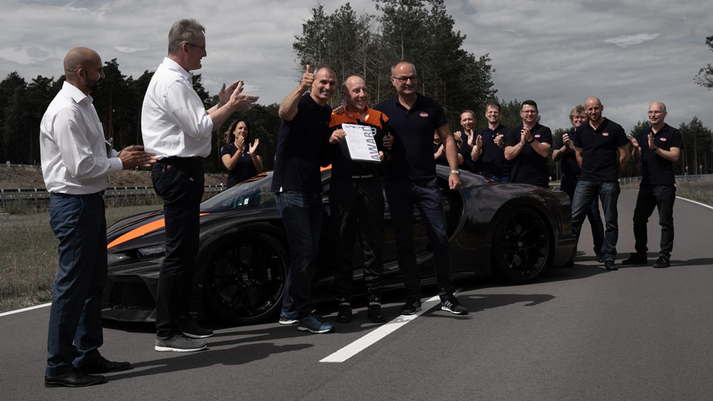sieu xe bugatti chiron dat toc do ki luc 490km/h