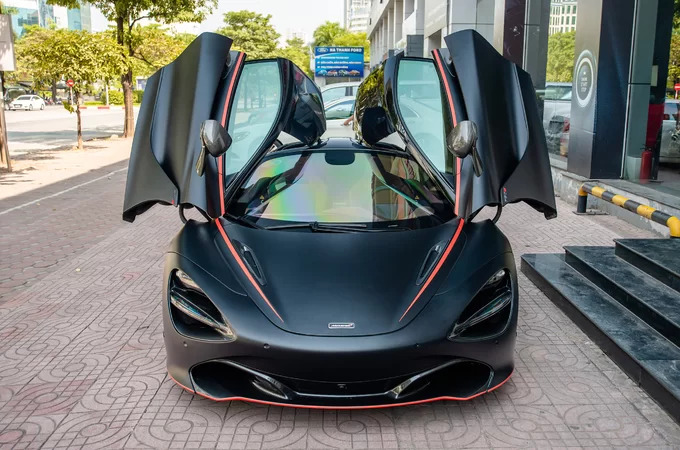 McLaren 720S Launch Edition 
