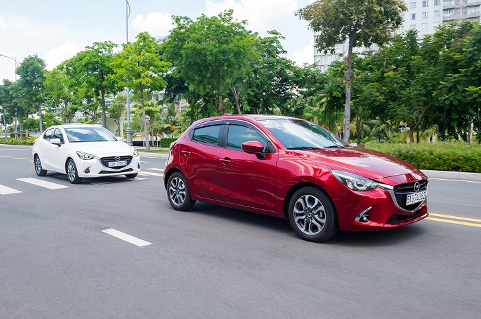 gia xe Mazda 2 hatchback
