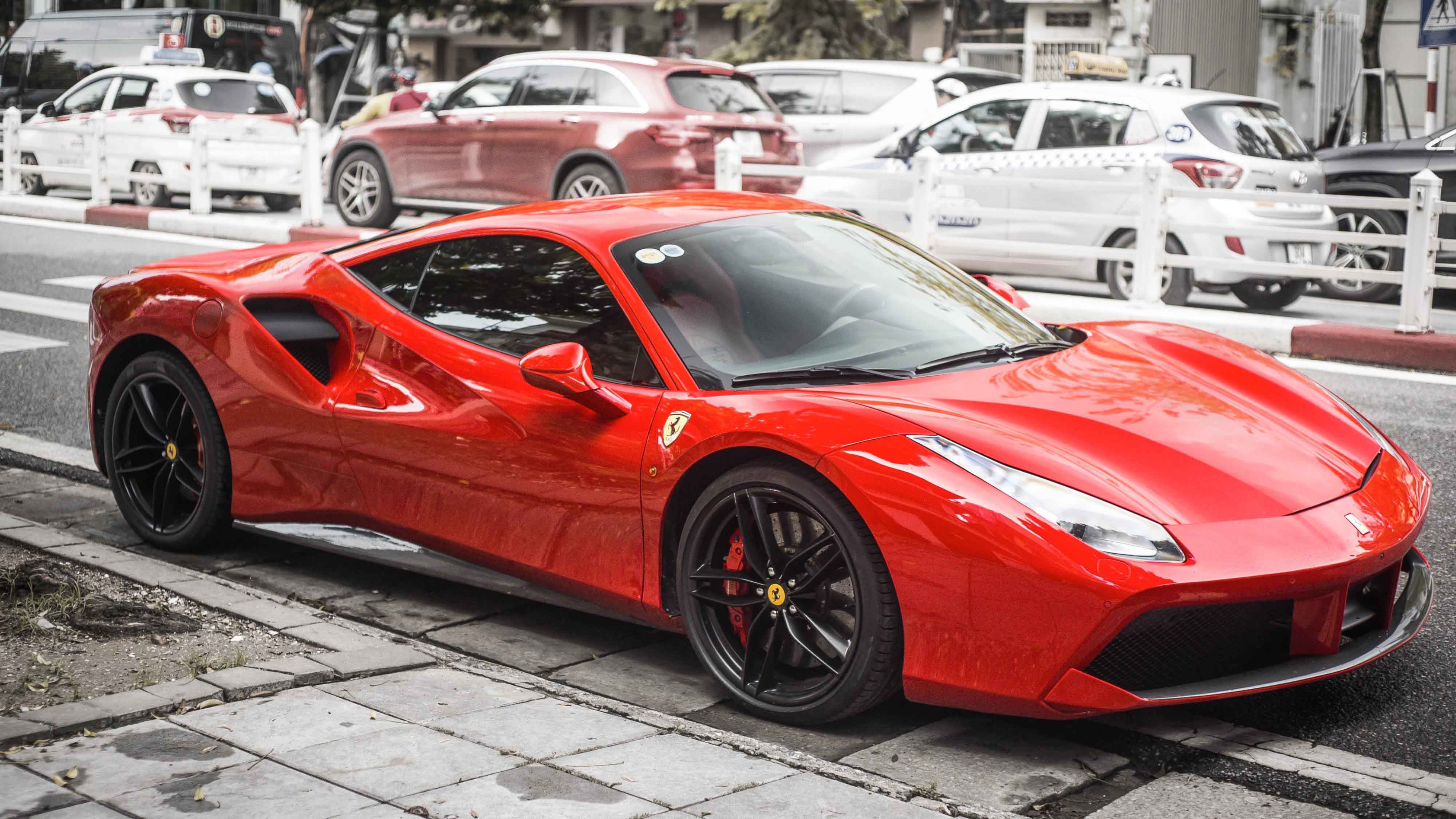 Ferrari 488 GTB cua Tuan Hung