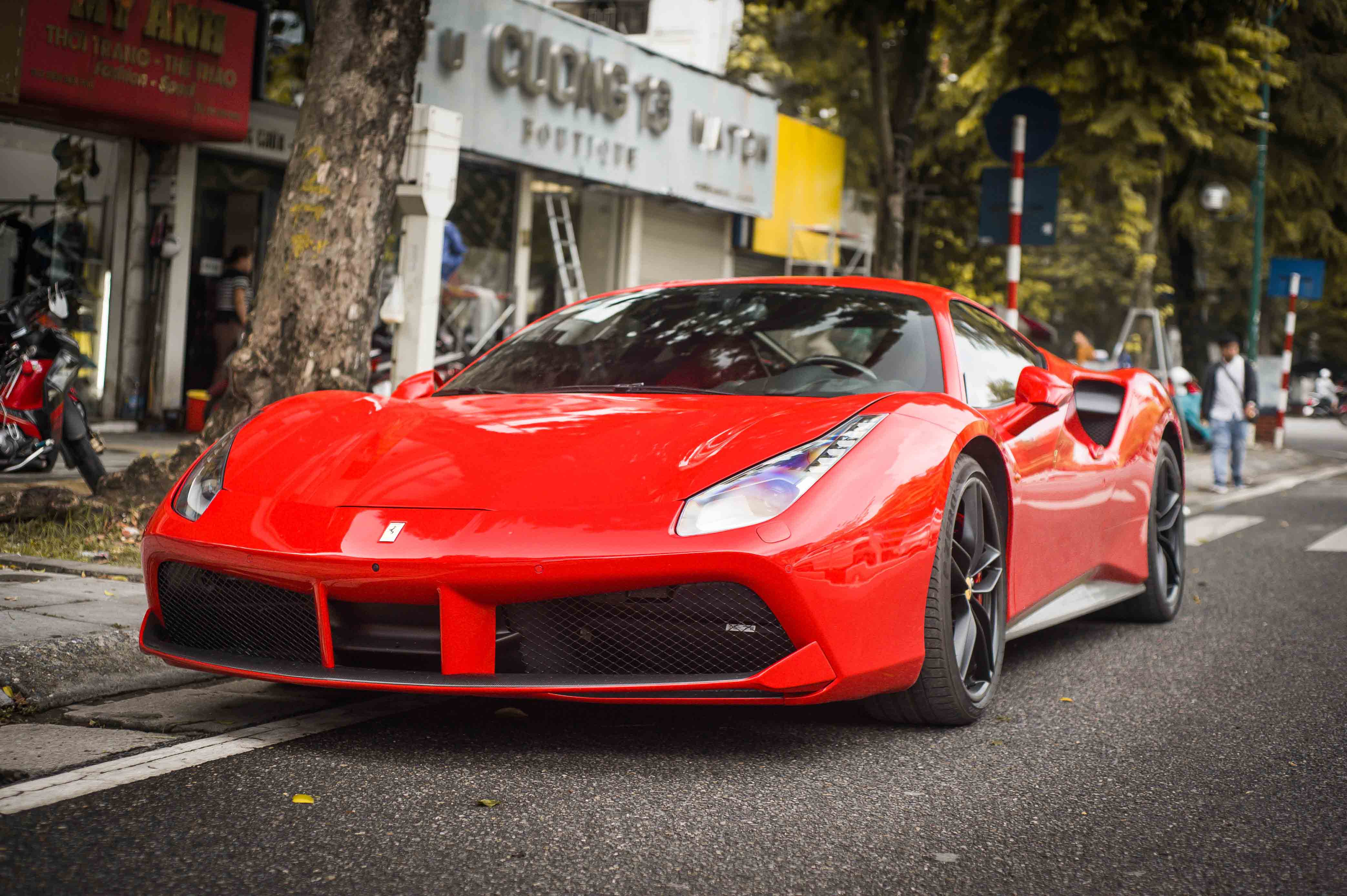 Ferrari 488 GTB cua Tuan Hung
