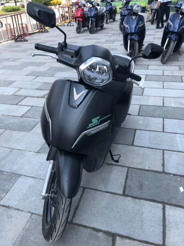 VinFast tang xe cho tuyen bong da nu