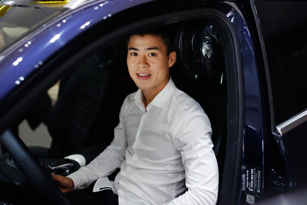 cau thu di Mercedes-Benz