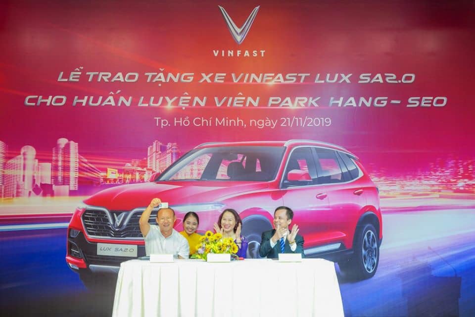 HLV Park Hang seo duoc tang xe VinFast