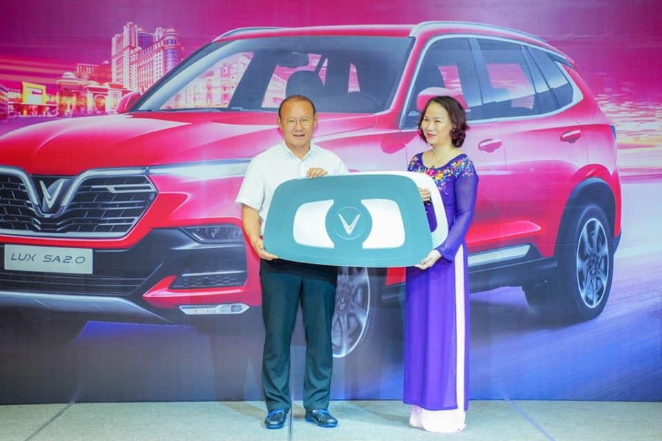 HLV Park Hang seo duoc tang xe VinFast