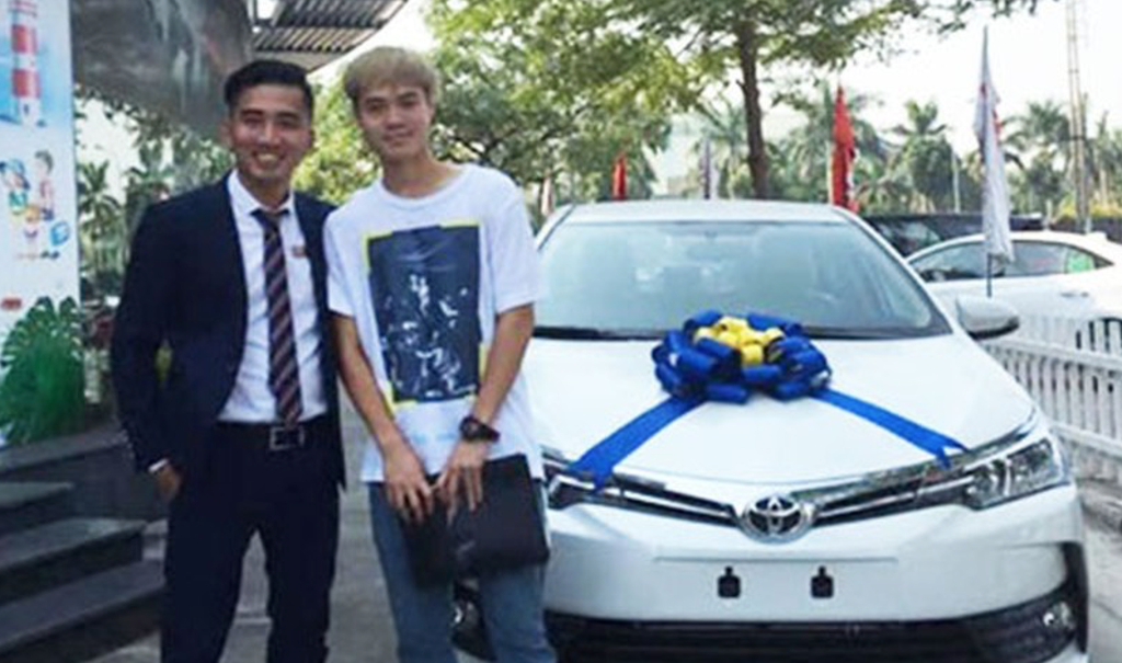 Van Toan mua Toyota Altis