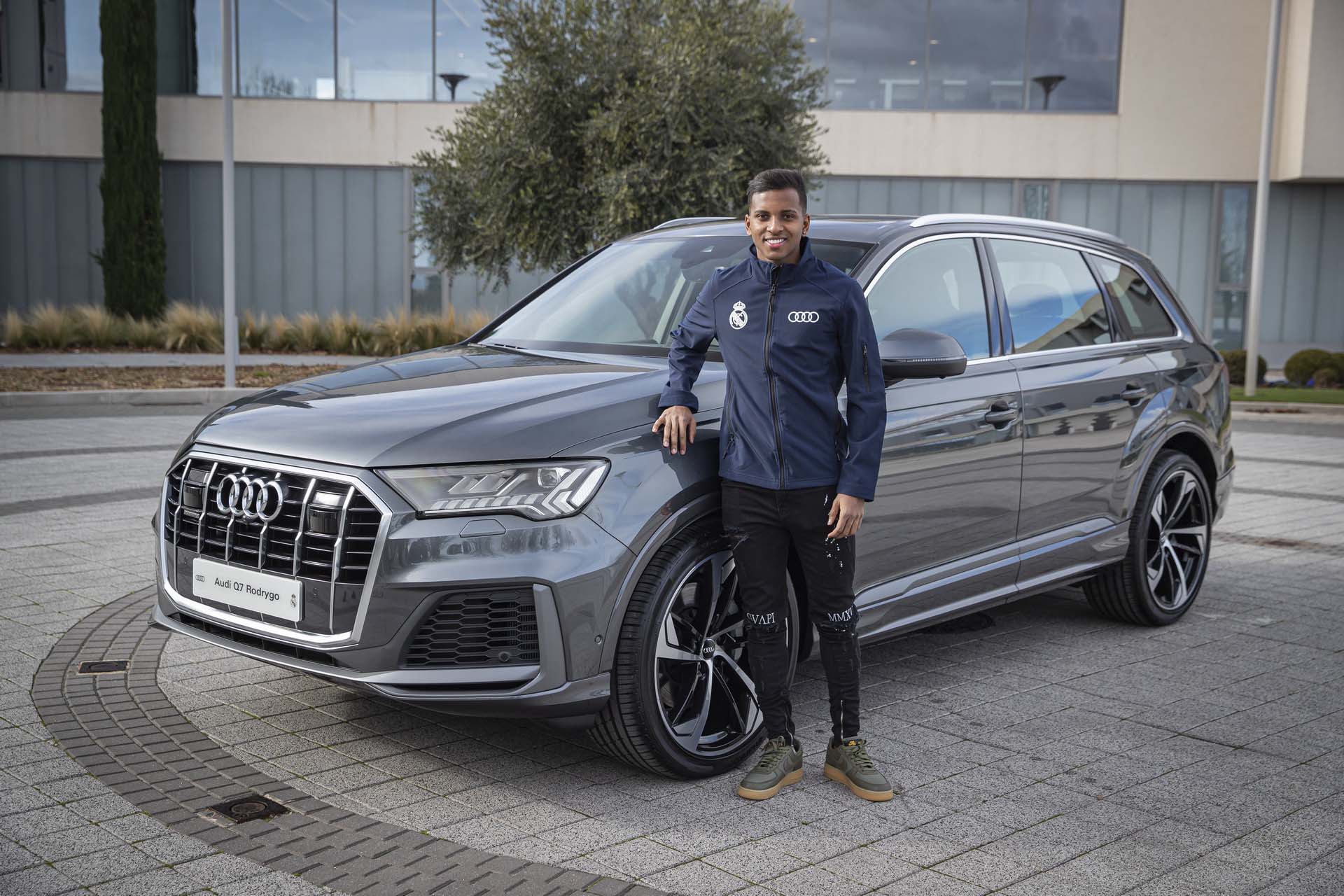 Audi tang xe cho Real Madrid