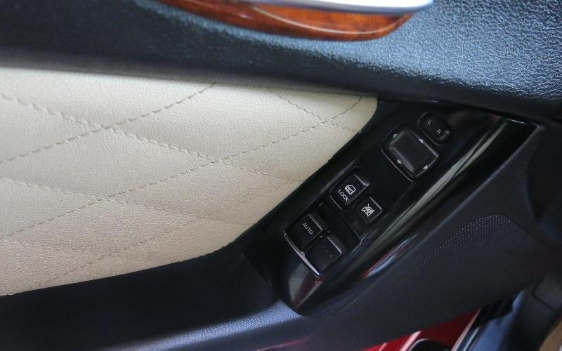 Phím chức năng bên cánh xe Mazda RX-8