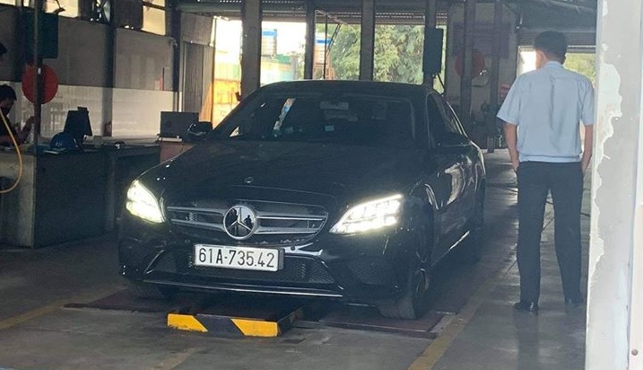 tien linh mua mercedes-benz