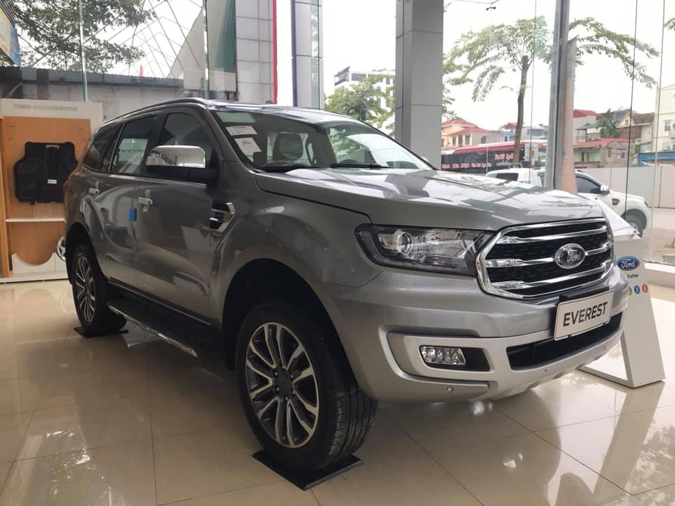gia xe Ford Everest
