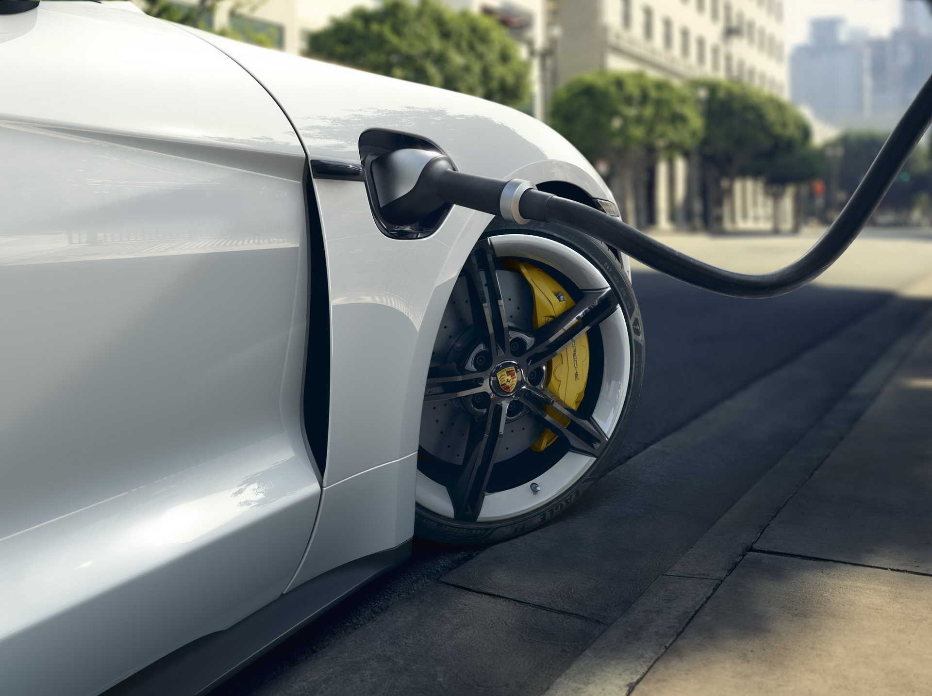 Bill Gates mua Porsche Taycan