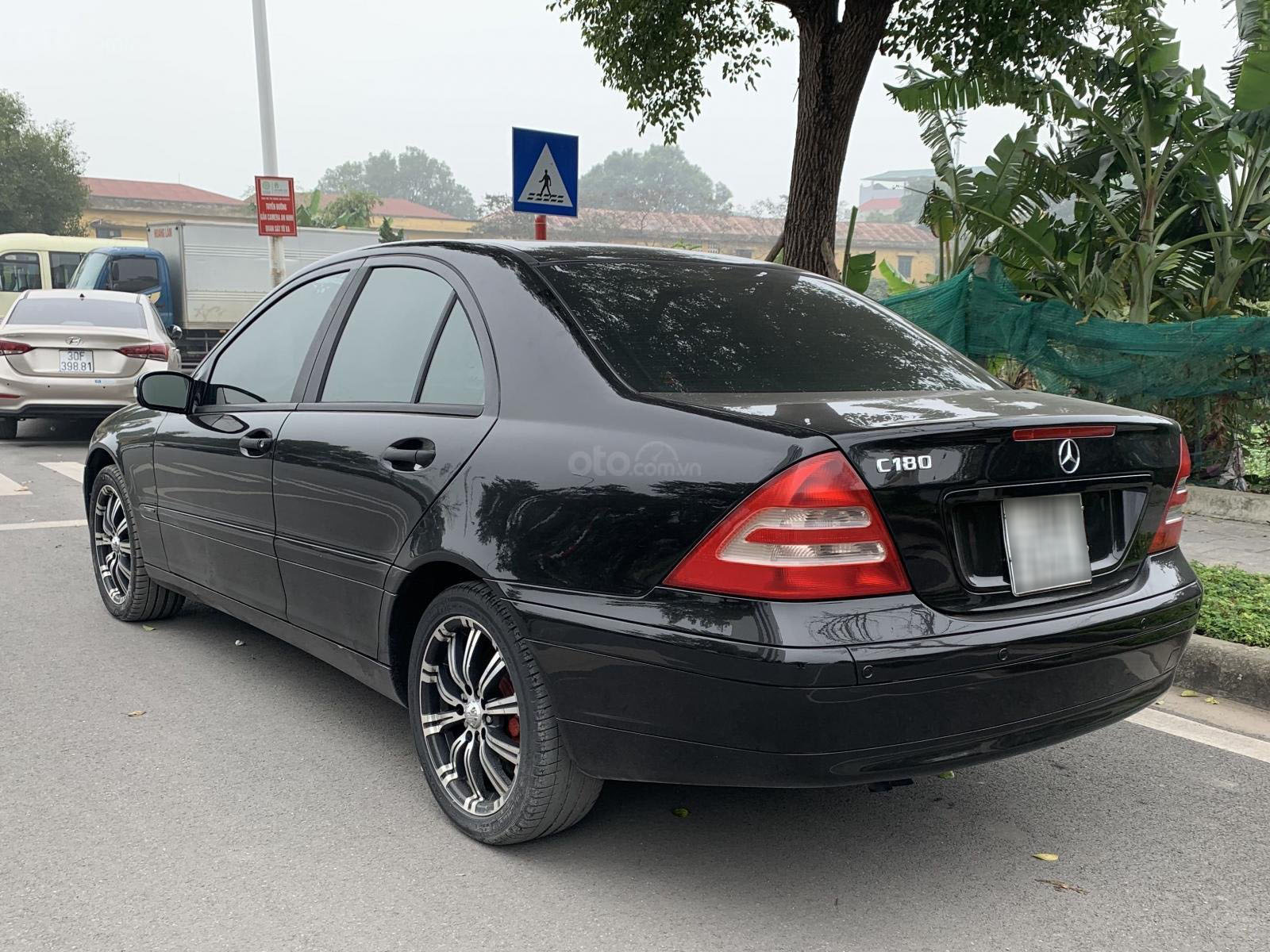 Mercedes-Benz C180 